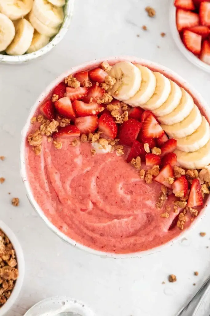 Strawberry Banana Smoothie Bowl — Creamy, Refreshing & Healthy 2 Strawberry Banana Smoothie Bowl — Creamy Refreshing Healthy 1024x1536 1